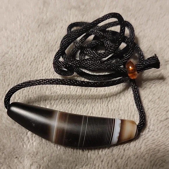 Vein Stone Ox Horn~Inner Mongolia Gobi Banded Eye Agate Curve Necklace Pendant - Picture 7 of 9